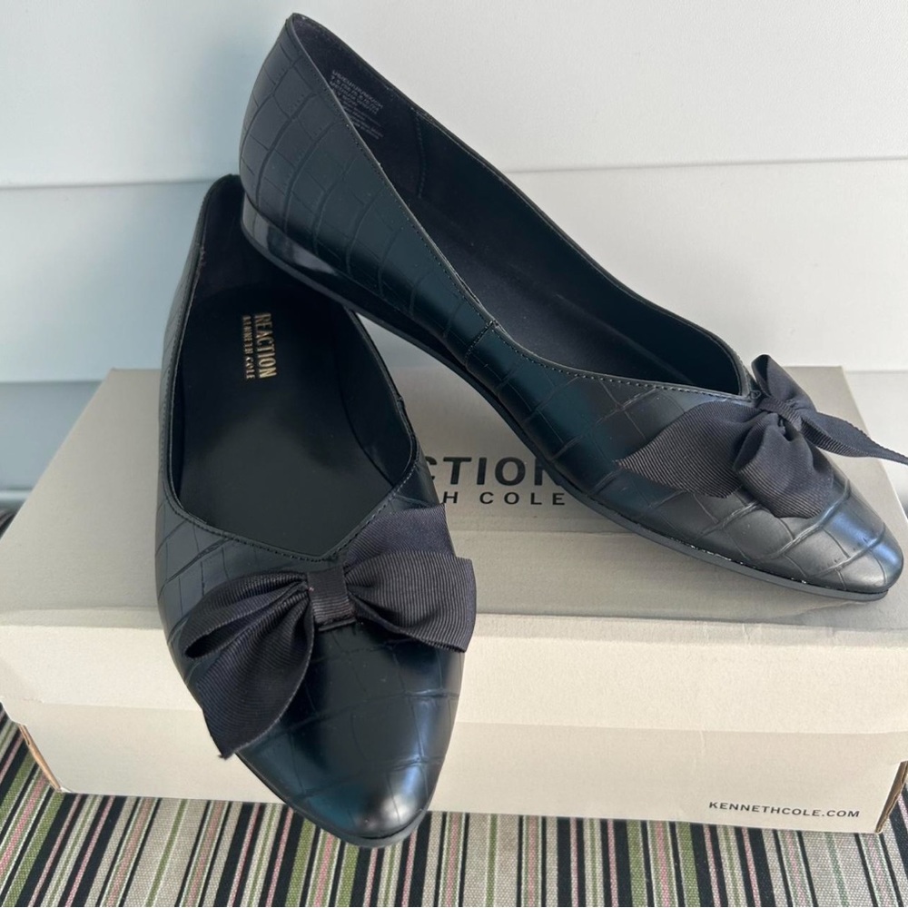 Kenneth Cole Black Croco Lily Bow Shoes